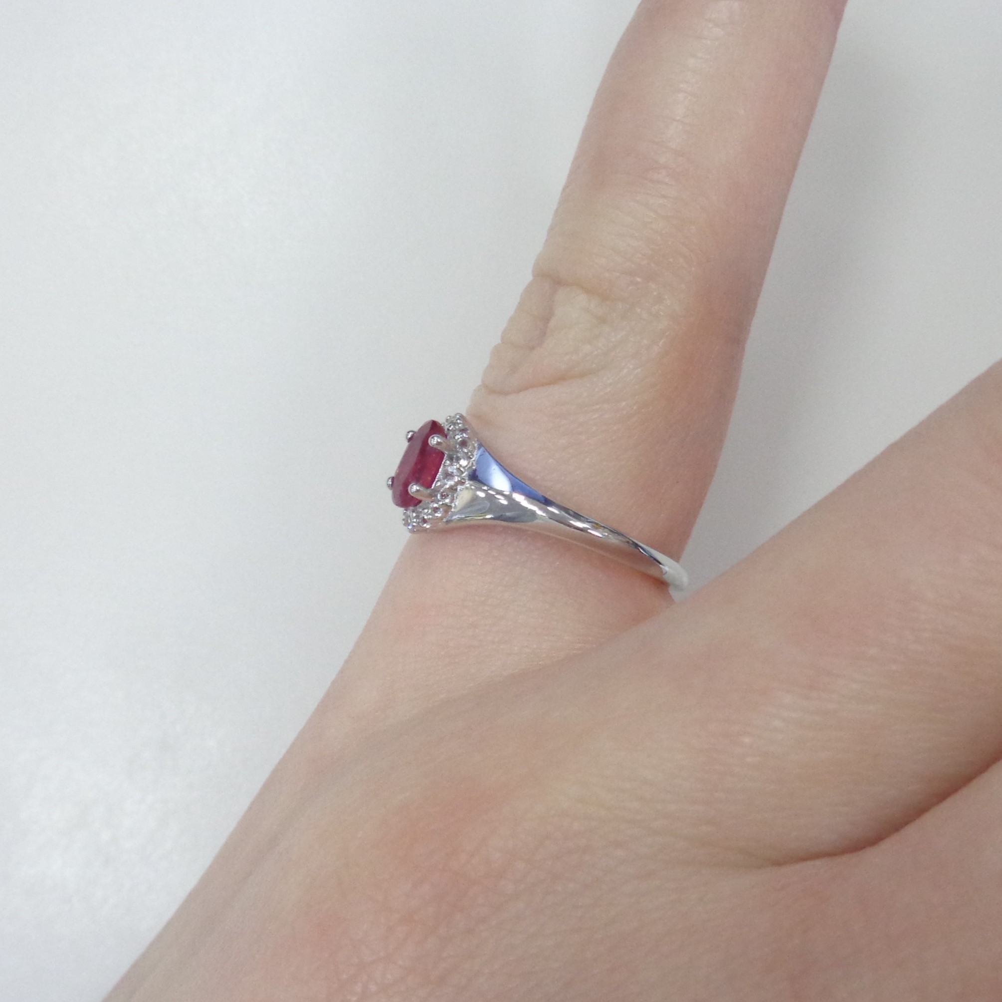 Серебряное кольцо с рубином